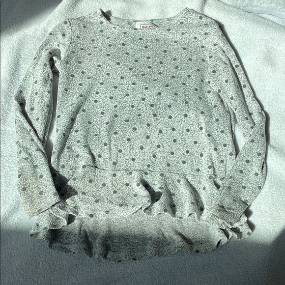 Bailey Lane Gray Long Sleeve Polka Dot Tee - Picture 1 of 6